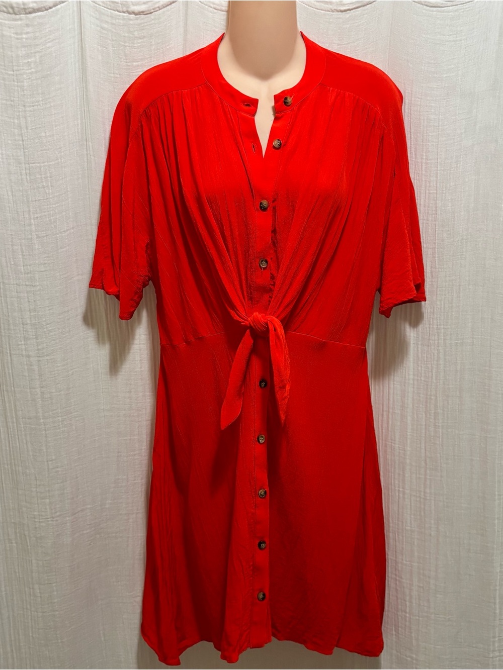 Zara short-sleeve button-front dress, a prominent knot-tie detail Size L